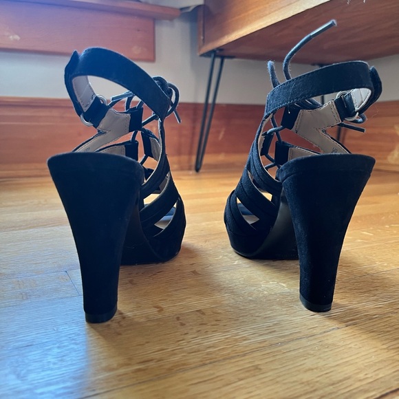 Naturalizer Kappa strapped suede platform heels never worn size 6 - Picture 6 of 7